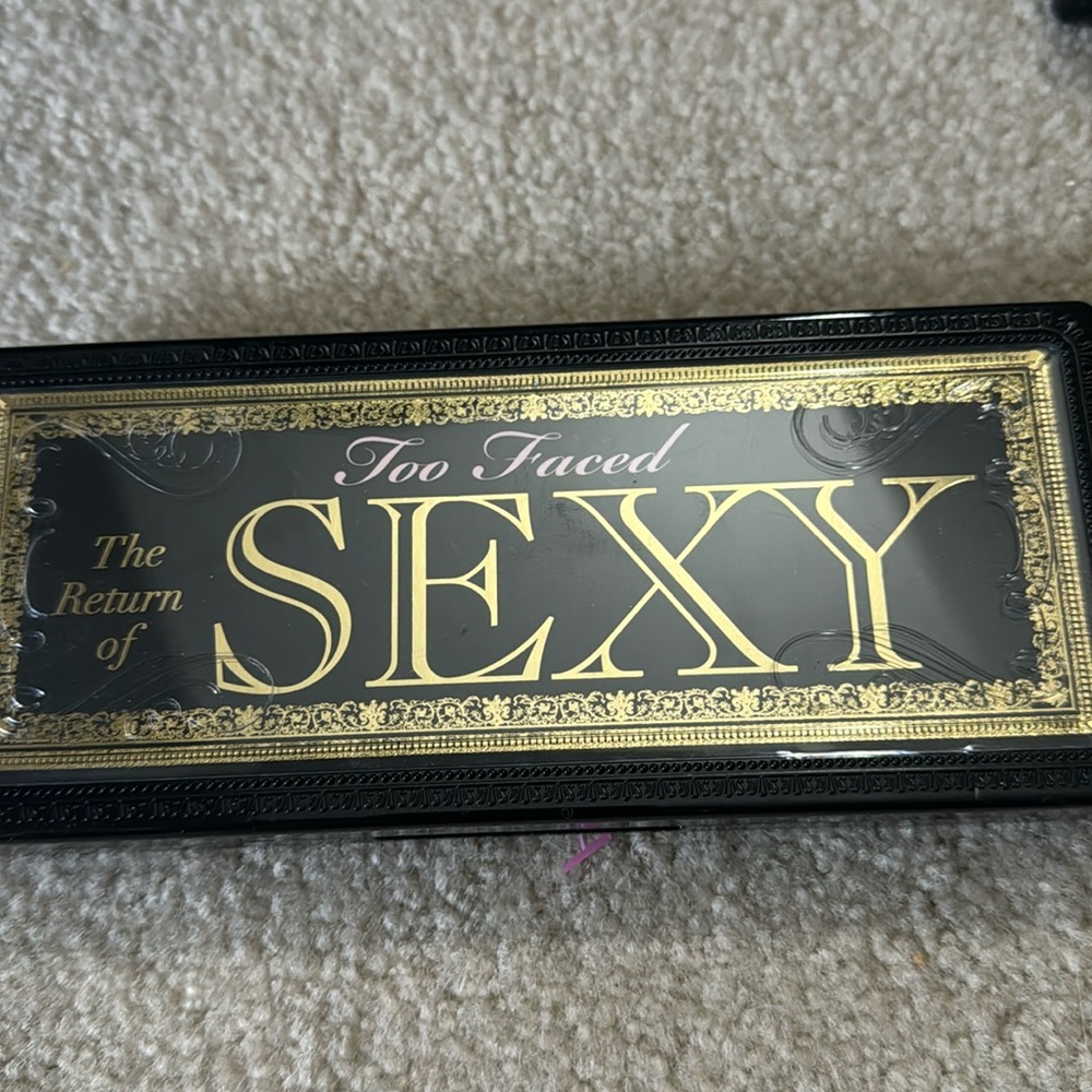 Too faced the return of sexy palette